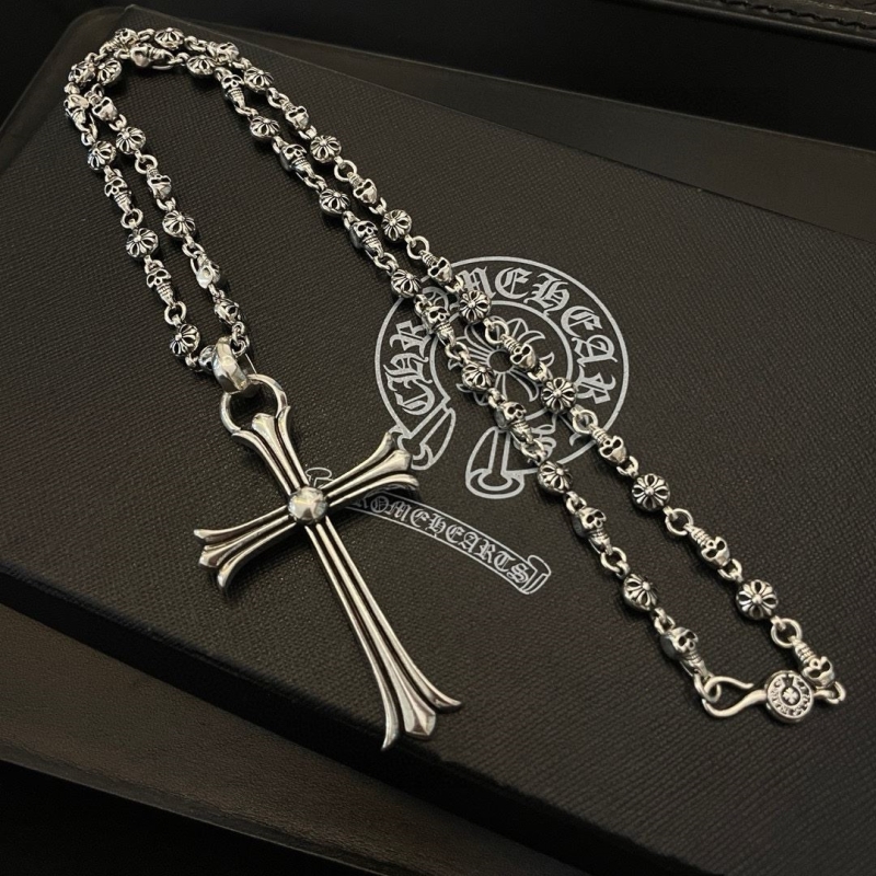 Ch*0me He**ts necklaces